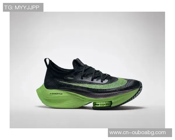 探索最轻足球鞋的科技与设计如何提升运动表现与舒适度 探索最轻足球鞋的科技与设计如何提升运动表现与舒适度